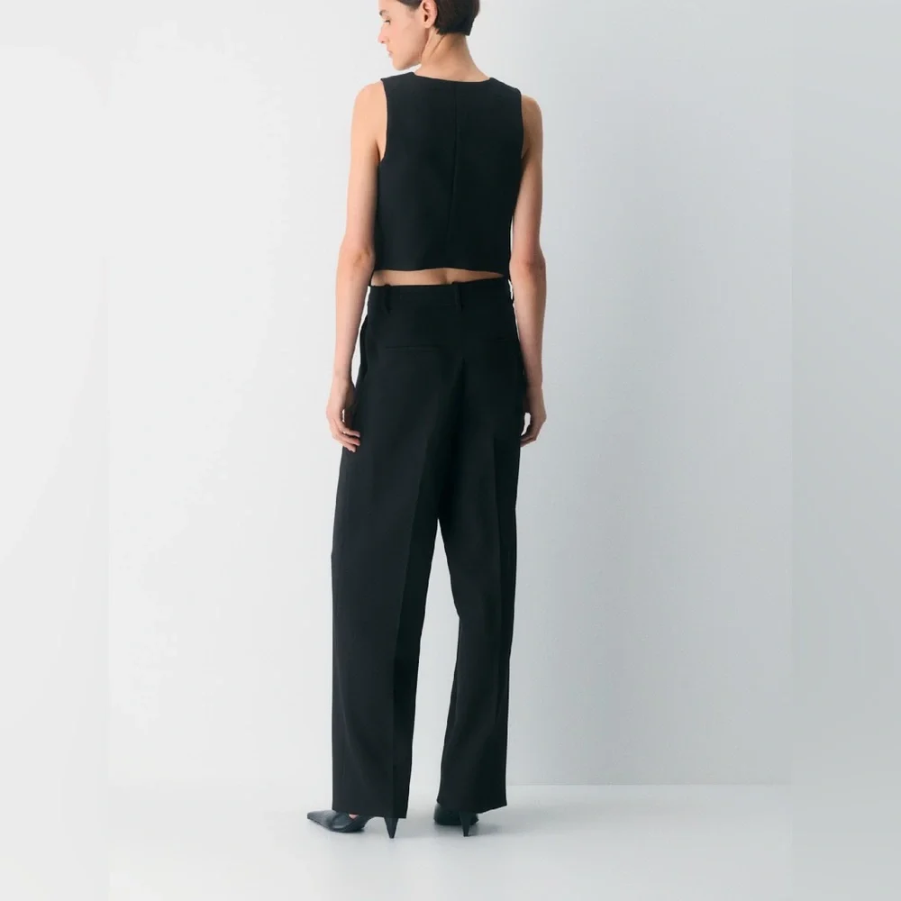 Babaton
Deniro Vest - (Re)ssential - Picture 6 of 6